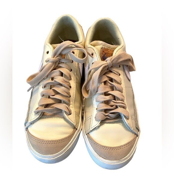 Nike Blazer Low ‘77 Women’s Sneakers - Size 7 - Picture 3 of 13